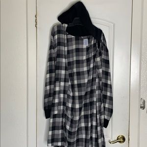 Hooded robe ties in front